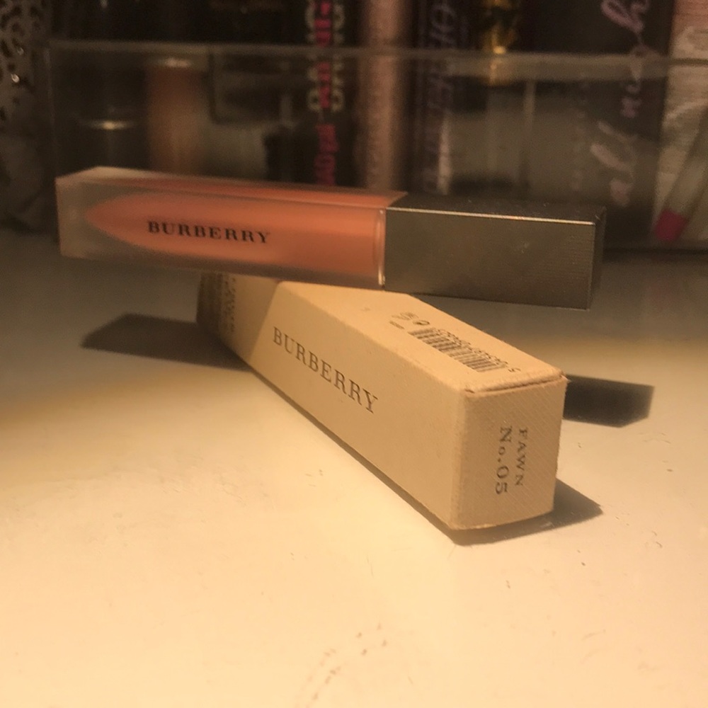 Burberry lipstick Fawn No.05